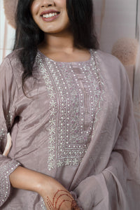 Elegant Light Pink Ladies Suits