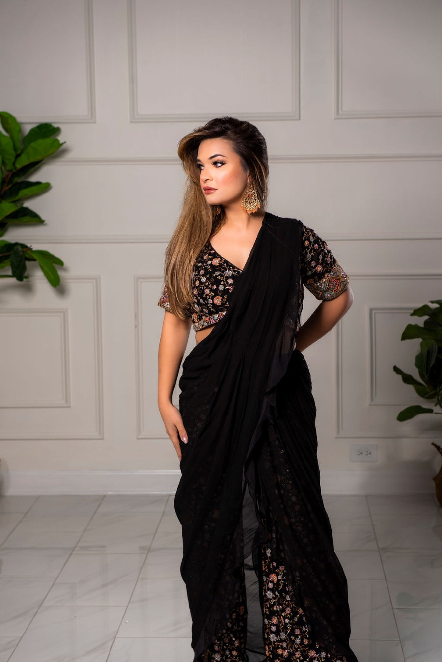 Roop-Sari-Ladies-Suit